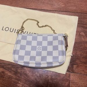 🛑SOLD🛑 Louis Vuitton AUTHENTIC Mini Pochette Damier Azur Canvas